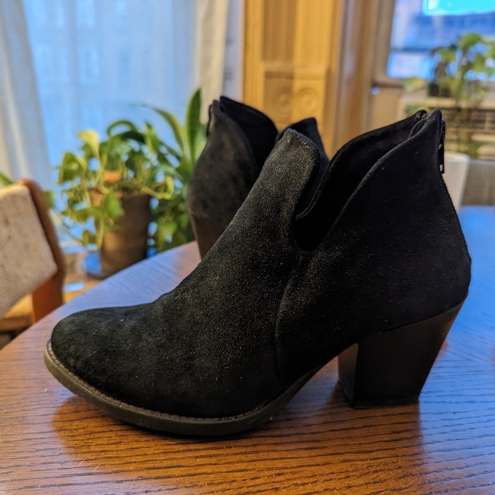 Black suede heels